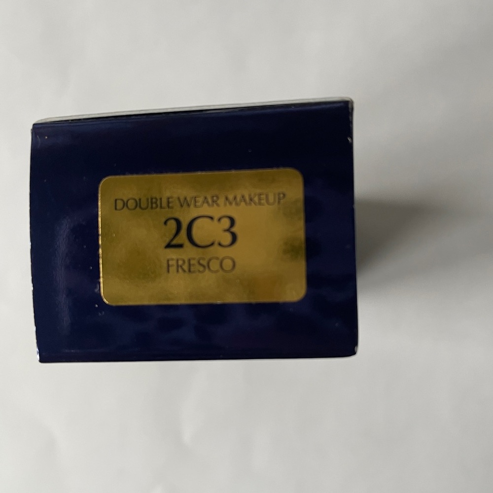 Estée Lauder Double Wear Stay-in-Place Makeup. Fresco 2C3. Pump included.